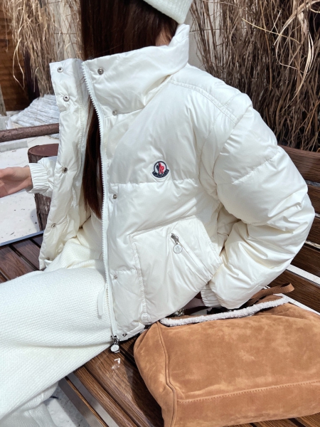 女性用ダウンジャケット